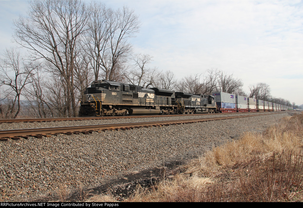 NS 1160 leads train 21J